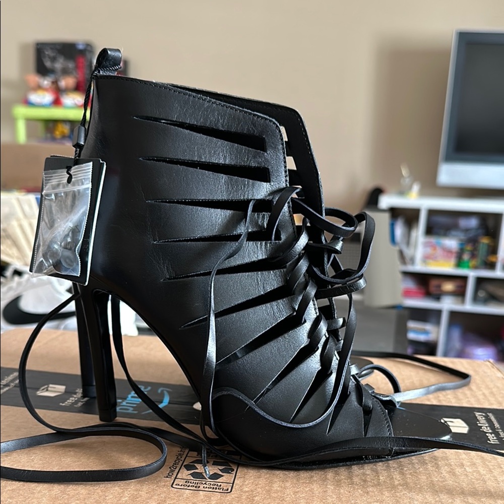 Zara Black Heels Elegant Design